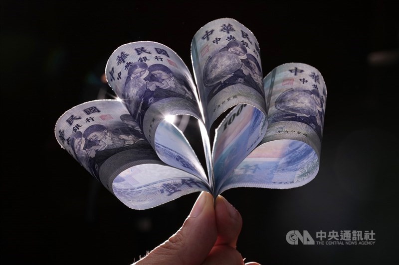 詐騙集團發送普發現金的詐騙簡訊，利用中央存保公司名義誘騙民眾提供個人資料。中央存保公司今天表示，不會透過簡訊請民眾提供個資。（中央社檔案照片）