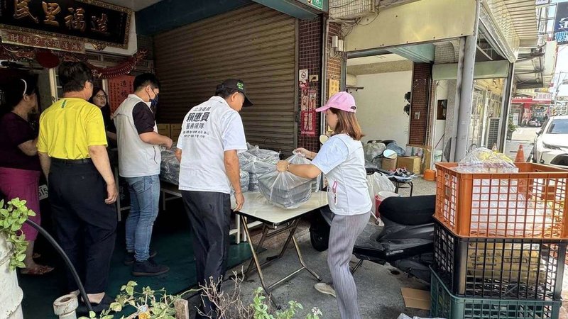 颱風丹娜絲造成嘉南嚴重災情,中華民國餐盒食品商業同業公會全國聯合會預計將送8000份便當進災區,給當地民眾及救災人員享用。(中華民國餐盒食品商業同業公會全國聯合會提供)中央社記者余曉涵傳真 114年7月14日