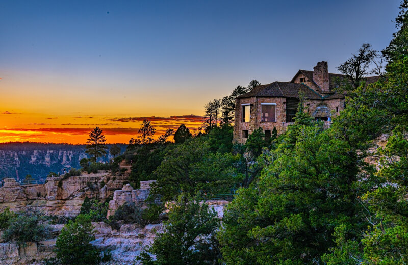 大峽谷小屋歷史悠久,可眺望大峽谷壯麗景致。(圖取自facebook.com/GrandCanyonNorthRim)