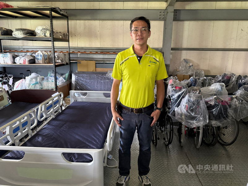 日寶事業有限公司負責人李仁傑(圖)販售輔具,也少見在南投縣經營二手輔具交流及租賃,讓原本可能被丟棄、擺家中占空間的不適用輔具重新發揮價值,減少鐵、鋁合金等製造原料用量,進而達成減碳。中央社記者蕭博陽南投縣攝 114年7月15日