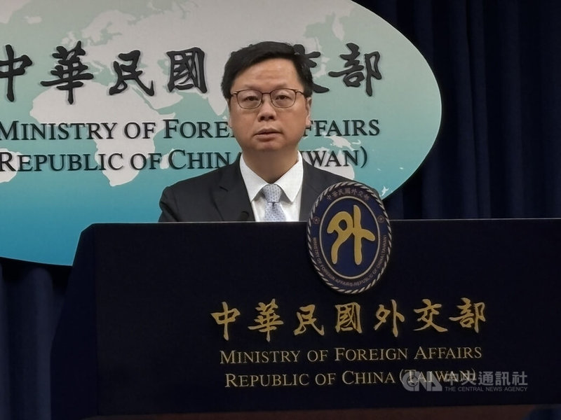 外交部15日舉行例行記者會,歐洲司長黃鈞耀就「2025歐洲台灣文化年」執行情況進行業務簡報。中央社記者楊堯茹攝 114年7月15日