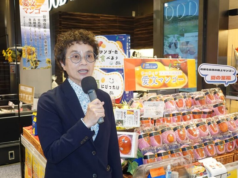 台南愛文芒果正在日本頂級百貨公司伊勢丹的超市QUEEN