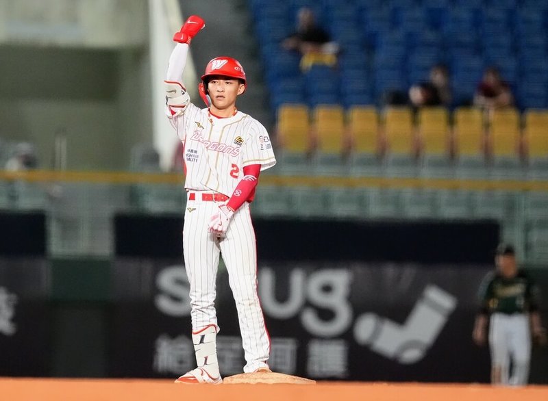 中華職棒味全龍隊15日與台鋼雄鷹交手,龍隊打線發揮,終場以12比4獲勝,陣中郭天信(圖)4打數敲出3支安打,貢獻5分打點,獲選單場最有價值球員(MVP)。(味全龍隊提供)中央社記者謝靜雯傳真 114年7月15日