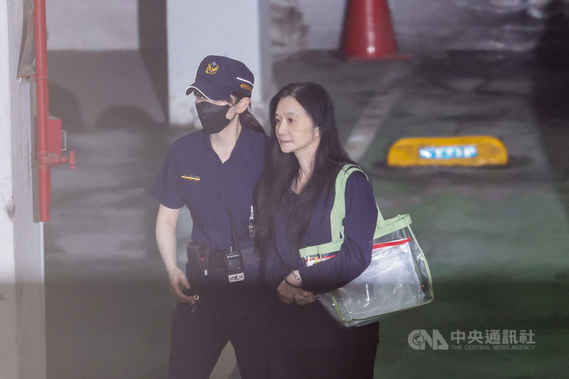 台北地方法院審理京華城案、柯文哲政治獻金案,15日上午提訊國民黨台北市議員應曉薇(右)到庭。中央社記者裴禛攝 114年7月15日