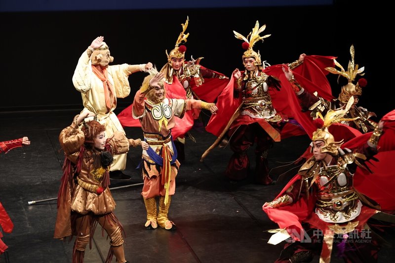 「請囡仔來看戲」2025兒童戲曲巡演將於7月19日起至10月12日全台演出7場,114年總共有6個團隊入選演出,邀請全台的囡仔都來看戲。圖為風神寶寶兒童劇團帶來「風神寶寶之火焰山」演出。中央社記者翁睿坤攝 114年7月15日