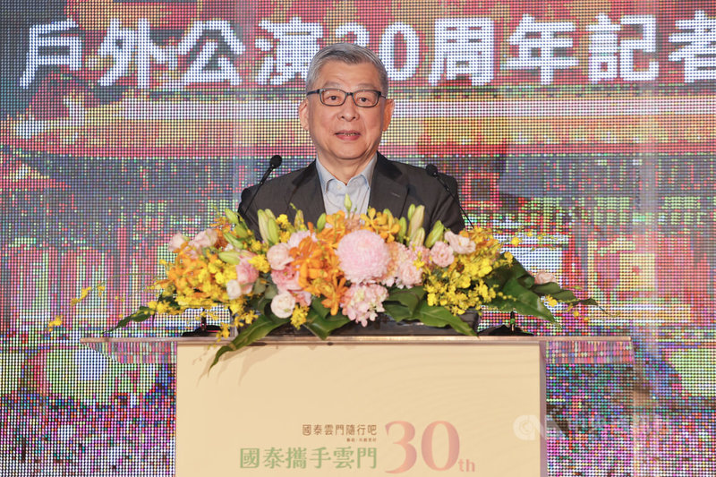 國泰金控攜手雲門舞集戶外公演今年邁入第30年,15日在國泰金融會議廳舉辦30週年記者會,國泰金董事長蔡宏圖(圖)致詞表示,將與雲門團隊持續舉辦戶外公演,深耕台灣文化風景。中央社記者裴禛攝 114年7月15日