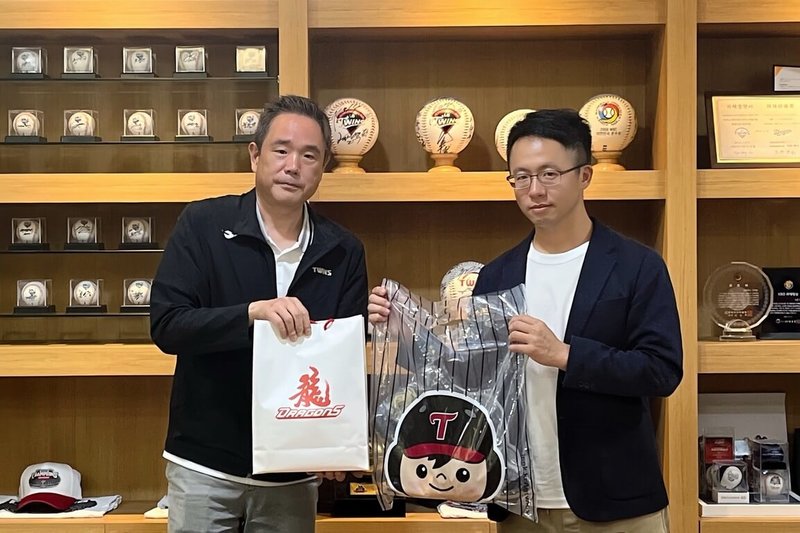 中華職棒味全龍隊15日表示,為拓展國際視野與強化營運體系,球團先前赴韓國交流考察,重點拜訪韓職勁旅LG TWINS雙子隊。(味全龍隊提供)中央社記者謝靜雯傳真 114年7月15日