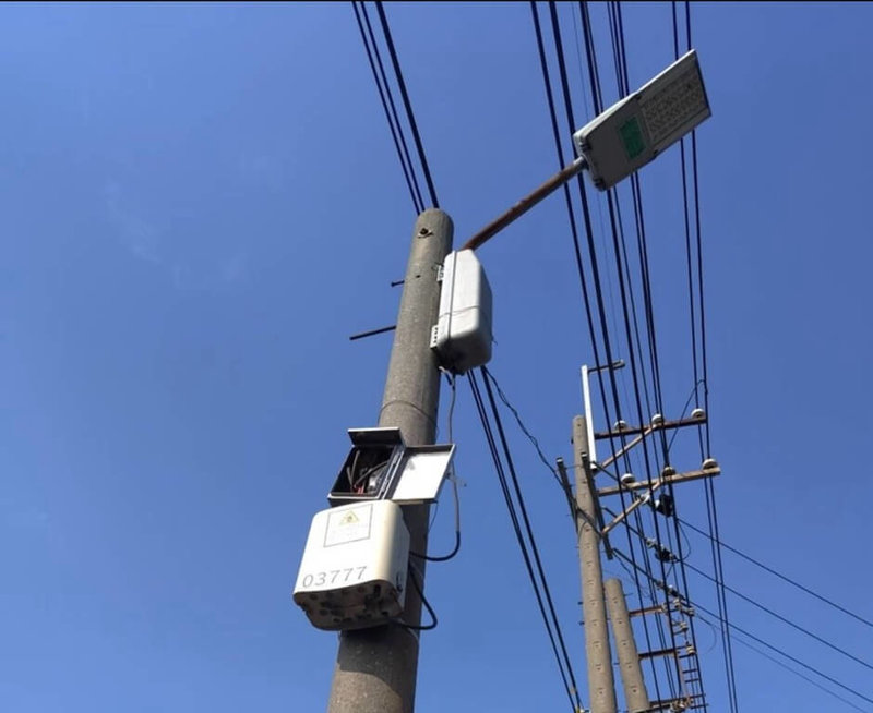 網傳高雄市小港區三元能源公司鋰電池工廠火警,毒氣飄散至屏東謠言,屏東縣政府設置在火場附近的空氣品質微型感測器,期間所感測到的PM2.5濃度屬良好等級,顯示未受影響。(屏東縣政府提供)中央社記者李卉婷傳真 114年7月15日