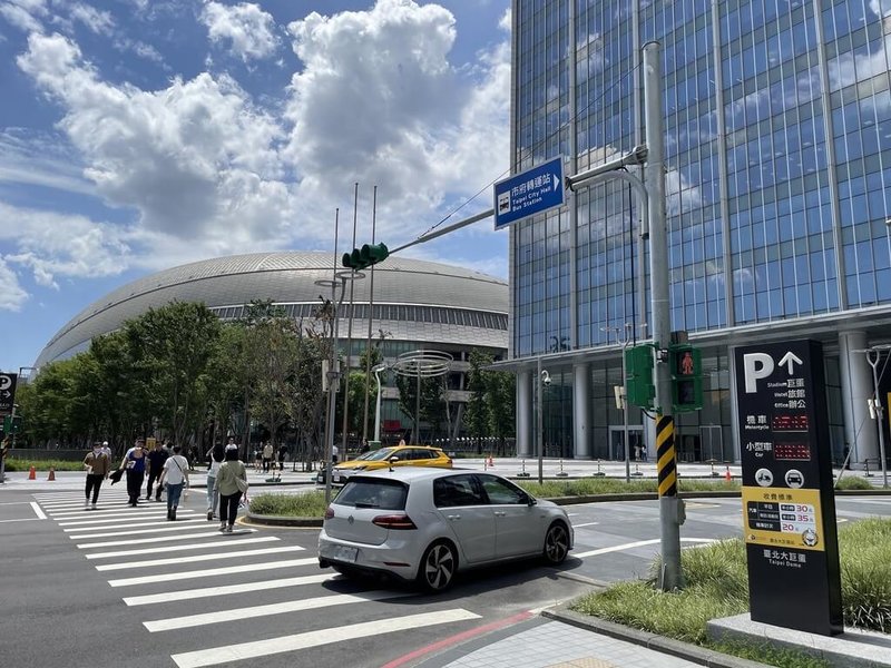 遠通電收16日宣布，包括台北大巨蛋園區在內，全台超過千處城市車旅停車場開通「eTag停車會員」專屬服務，eTag停車會員免除手動繳費與排隊困擾，快進快出。（遠通電收提供）中央社記者黃巧雯傳真  114年7月16日