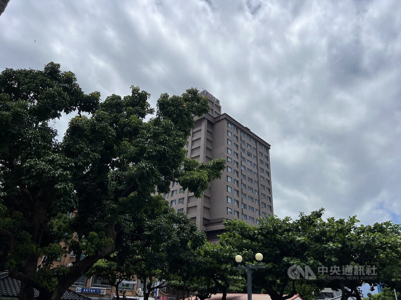 台東縣政府公告公寓大廈防颱及豪雨整備指導事項,提供各社區管理組織及住戶參考運用,呼籲提前落實防災整備措施,降低災害風險。中央社記者盧太城台東攝 114年7月16日