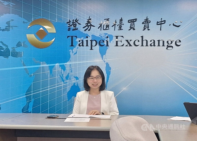 櫃買中心16日舉辦例行記者會,副總經理李淑暖表示,今年截至7月15日新掛牌18家上櫃公司中,有8家為屬核心戰略產業,其中包括1家資訊及數位、4家民生及戰備產業、1家台灣精準健康及2家資安卓越。中央社記者何秀玲攝 114年7月16日