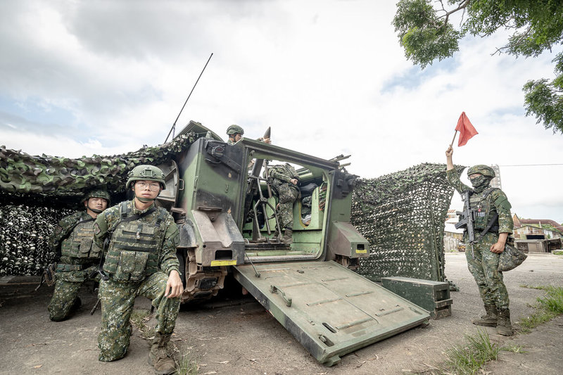 國軍「漢光41號」演習,16日由第五作戰區在台中地區實施「要域縱深防禦作戰演練」,圖為120迫砲待命射擊。(軍方提供)中央社記者郝雪卿傳真 114年7月16日