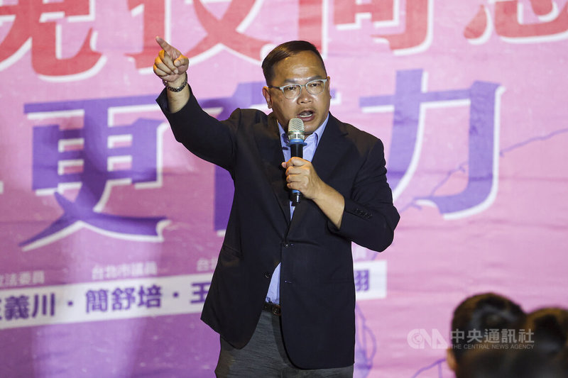 大罷免首波投票在即,罷團「文山退葆」與在地民代16日晚間舉行「台北同意罷!倒數十天決戰南中正衝刺場」說明會,民進黨立委王義川(圖)出席,籲請民眾出門投下同意罷免票。中央社記者鄭清元攝 114年7月16日