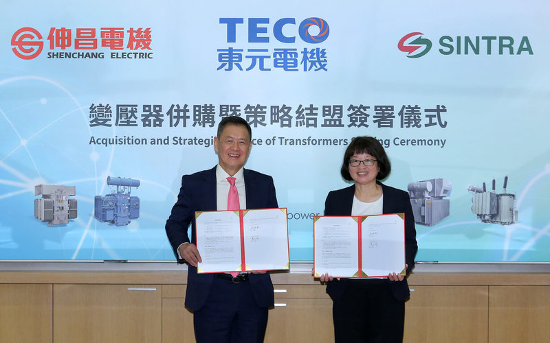 東元在2024年9月宣布併購台灣伸昌電機,並與伸昌關係企業印尼SINTRA策略結盟,切入變壓器市場。東元16日表示,美國下調印尼對等關稅,有助變壓器報價競爭力。圖左為東元董事長利明献。(東元提供) 中央社記者鍾榮峰傳真 114年7月16日