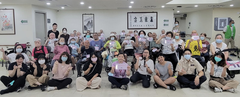 台北市社會局說，運動可對抗肌少症，113年浩然敬老院篩檢住民發現44.5%有肌少症，每週3次運動介入後，行走速度62.5％、握力50%較前一年進步，鼓勵高齡住民維持運動。（台北市社會局提供）中央社記者楊淑閔傳真  114年7月16日