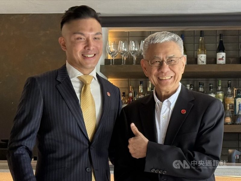 和椿董事長程天縱（右）17日表示，看好未來人形機器人成長前景。中央社記者鍾榮峰攝　114年7月17日