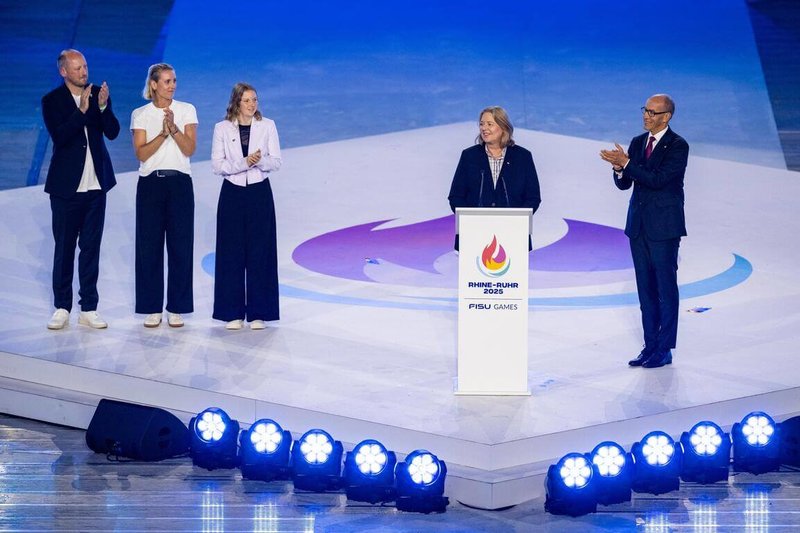 2025德國萊茵魯爾世大運開幕式尾聲,由出身自當地的德國勞動部長巴斯(右2)宣布開賽。(世大運提供)中央社記者林尚縈柏林傳真 114年7月17日