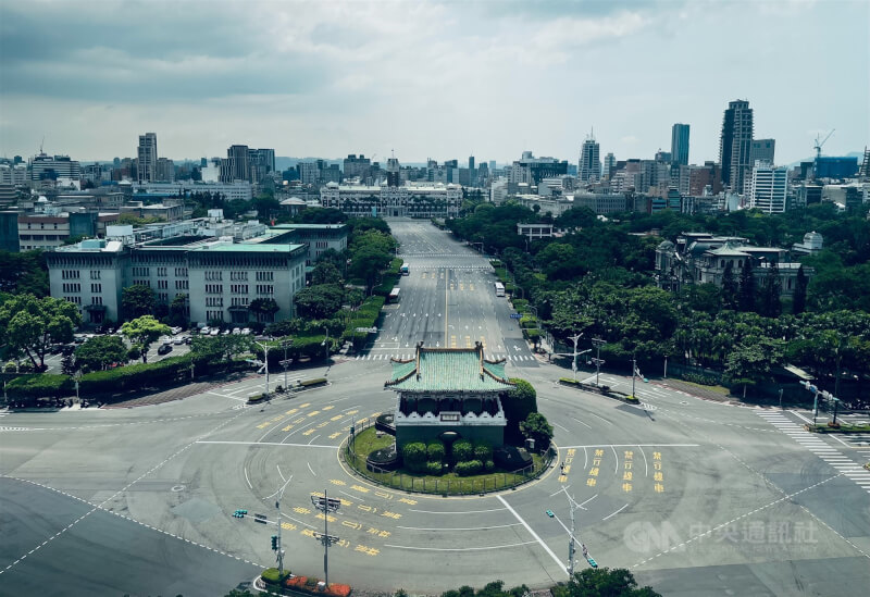 台北市總統府前凱達格蘭大道至景福門圓環空無一人。中央社記者趙世勳攝 114年7月17日