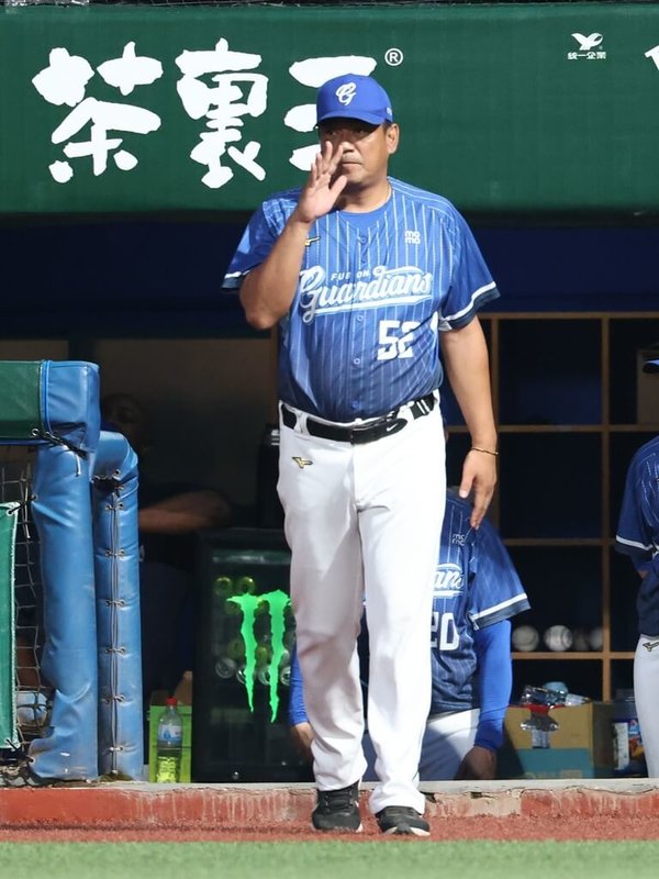 中華職棒富邦悍將隊17日雖然擊退統一獅隊,不過賽後悍將總教練陳金鋒(圖)直言,這場比賽其實可以做得更好,在壘上有人時如何把握機會得分,是還要加強的地方。(富邦悍將提供)中央社記者楊啟芳傳真 114年7月17日