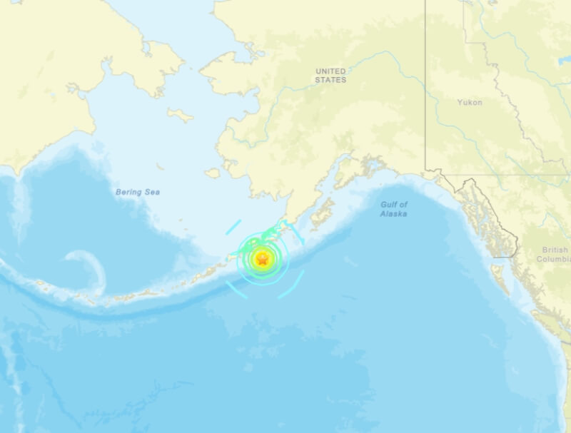 阿拉斯加州近海16日發生規模7.3地震,引發海嘯警報。(圖取自美國地質調查所網頁earthquake.usgs.gov)