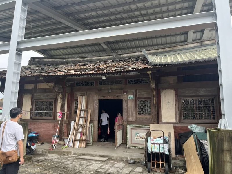 颱風丹娜絲造成嘉義縣定古蹟水上善德堂屋頂毀損,嘉義縣文化觀光局7月底將提報中央申請災修補助維修。(嘉義縣文觀局提供)中央社記者蔡智明傳真 114年7月18日