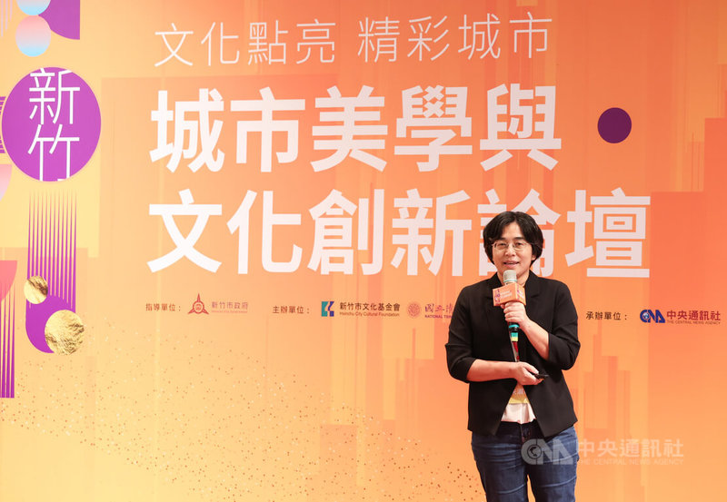新竹市文化基金會攜手清華大學藝術學院舉辦「城市美學與文化創新論壇」,18日下午場次請到新竹縣文化局長朱淑敏(圖)與會分享「秋水天光–東興圳生態藝文廊道」。中央社記者張新偉攝 114年7月18日