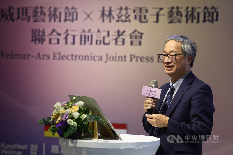 2025威瑪藝術節、林茲電子藝術節聯合行前記者會18日在台灣當代文化實驗場舉行，文化部長李遠（圖）出席致詞。中央社記者王騰毅攝  114年7月18日