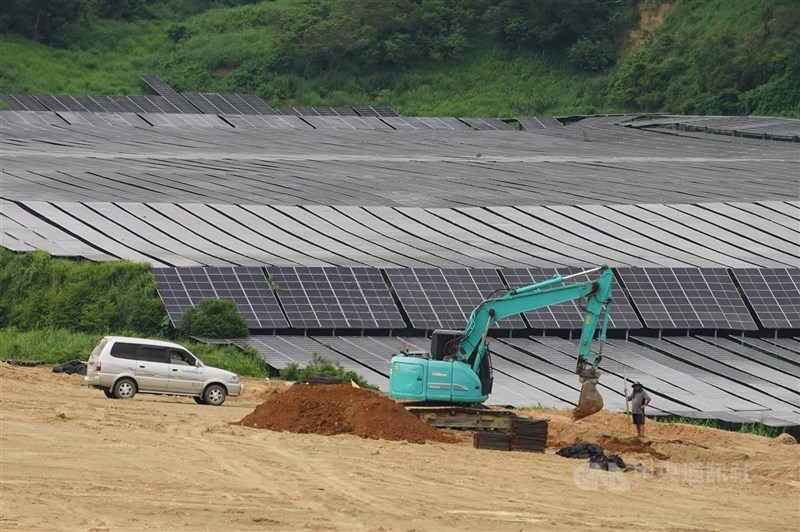 高雄大樹和山光電違法施工超挖未落實水保，經濟部廢止施工許可。高市水利局18日證實有收到業者的存證信函。（中央社檔案照片）
