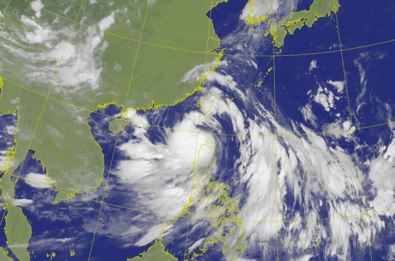 颱風薇帕暴風圈逐漸通過台灣南方近海。圖為19日上午6時40分衛星雲圖(圖取自氣象署網頁cwa.gov.tw)