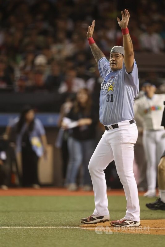 中華職棒全壘打王林智勝（圖）最後一次明星賽，19日全壘打大賽預賽敲出5轟，沒能晉級；對於引退倒數，他表示，打完之後有點想哭、心酸酸的，慢慢要跟球迷告別了，有很多的感動。中央社記者張新偉攝　114年7月19日