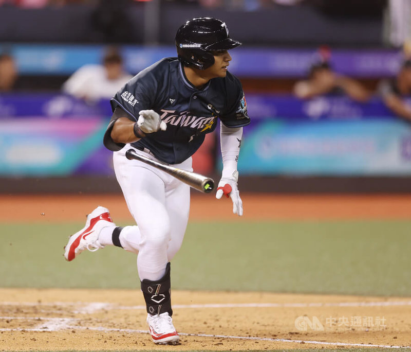 TEAM TAIWAN邱智呈(圖)7局敲出中外野方向一壘安打,帶有1分打點,助隊追分。中央社記者張新偉攝 114年7月19日