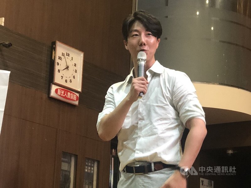 罷團「基隆絕沛」20日在慶安宮舉辦「罷免是愛 絕沛必勝」晚會，民進黨發言人吳崢（圖）登台宣講，質疑國民黨立委林沛祥自稱是前1%的優秀人才，卻把立法院搞得烏煙瘴氣。中央社記者王朝鈺攝　114年7月20日