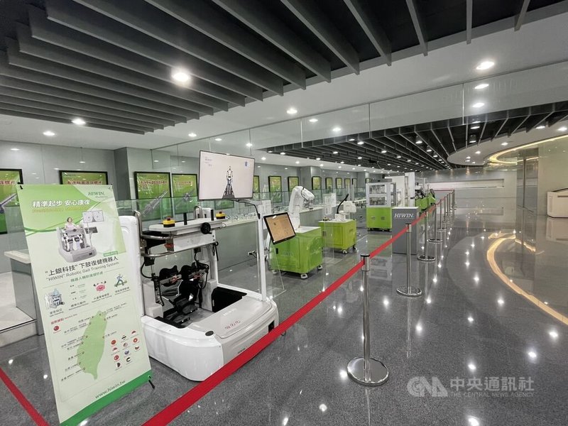 台灣AI機器人產業大聯盟將於22日舉行成立大會,台灣廠商力拚關鍵供應鏈角色。圖為上銀台中總部展示機器人應用方案一隅。中央社記者鍾榮峰攝 114年7月20日