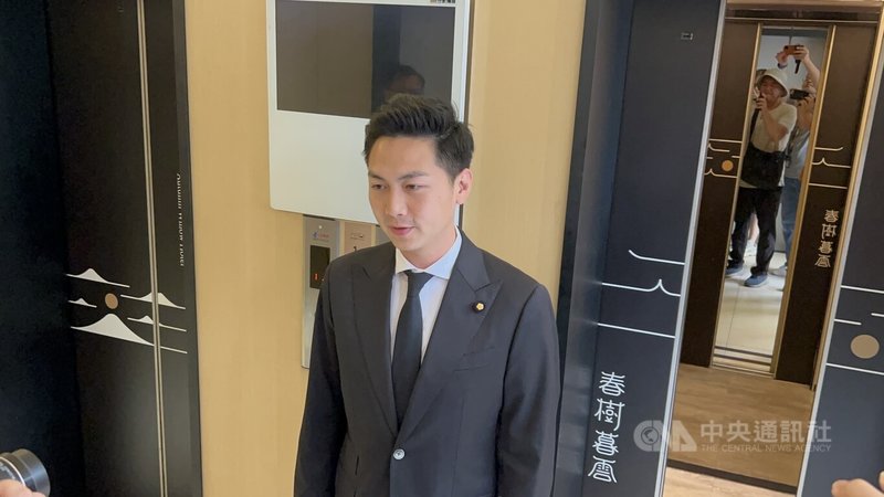 國民黨台中市立委廖偉翔電視罷免說明會20日登場，廖偉翔（圖）出席，會前接受媒體訪問。中央社記者吳哲豪台中攝　114年7月20日
