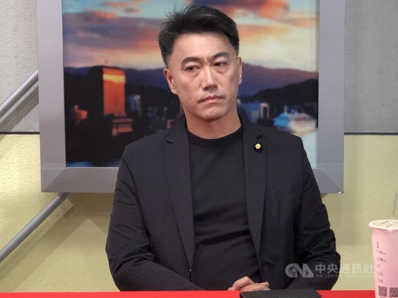第11屆立法委員基隆市選舉區林沛祥(圖)罷免案公辦電視罷免說明會21日晚間登場,林沛祥會中表示,他不是什麼中共同路人,國民黨和民眾黨想查弊案,但民進黨擁行政權機器全力抵擋,因為民進黨知道查了弊案對政權會有危險。中央社記者王朝鈺攝 114年7月21日