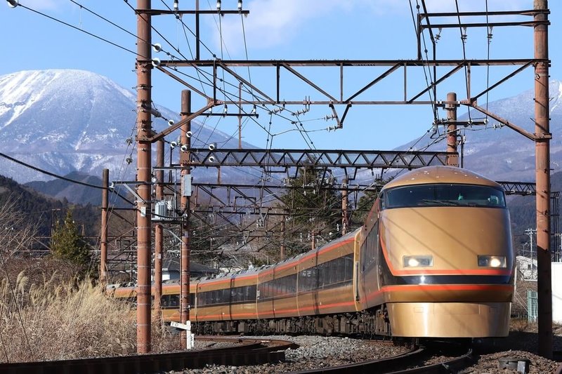 為慶祝台鐵與日本東武鐵道締結友好協定滿10週年,東武鐵道旗下觀光特急「日光詣SPACIA」車頭(101-1號)將來台展示。(台鐵提供)中央社記者余曉涵傳真 114年7月21日