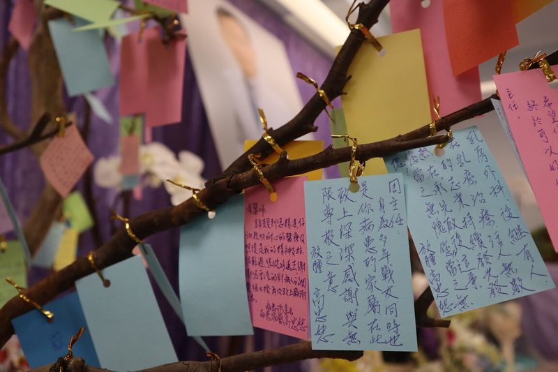 衛福部桃園醫院乳房外科主任醫師周佳正19日在台北市過馬路時遭公車撞死,部桃21日起舉辦追思會,所有留言與感念將於8月11日結束後,整理並轉交周佳正家屬。(院方提供)中央社記者葉臻傳真 114年7月21日