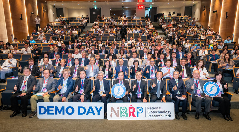 2025年「國家生技研究園區招商暨人才與技術媒合會」(NBRP DEMO DAY)於21、22日兩天盛大舉辦。中央研究院表示,透過專題演講、趨勢論壇、國際交流、人才對接與新創海報展等主題,展現園區的生醫轉譯成果,期能促成前瞻創新的交流及合作鏈結。(中研院提供)中央社記者張雄風傳真 114年7月21日