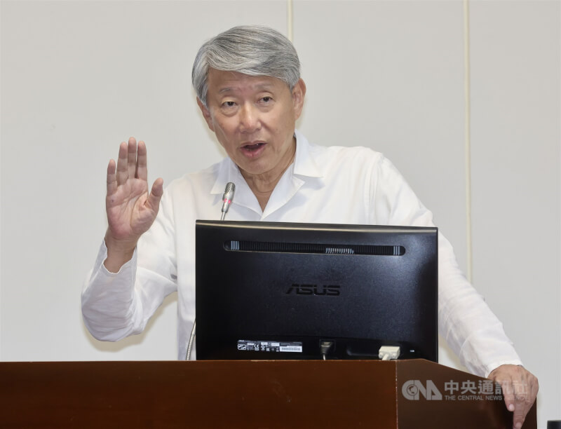 經濟部長郭智輝(圖)21日到立法院經濟委員會,報告「丹娜絲颱風及0708豪雨災損及回復情形」並備質詢。中央社記者張皓安攝 114年7月21日