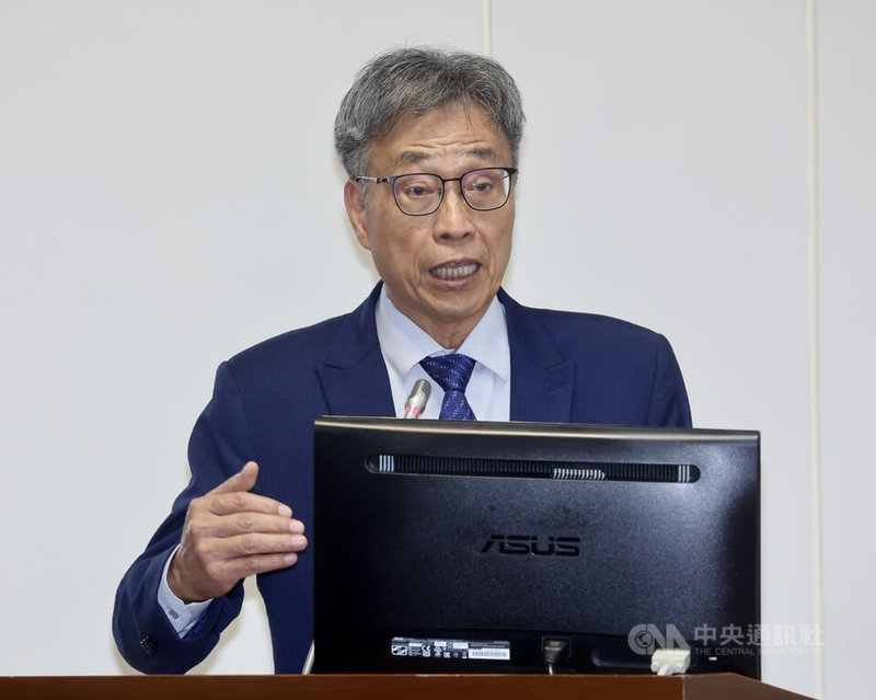 農業部長陳駿季21日在立法院經濟委員會表示，針對這次颱風丹娜絲及豪雨帶來的農業災損，相關救助金絕對不夠用，無論如何，只要是天災，農業部會一定會對農損補助想辦法，例如透過移緩濟急等方式。中央社記者張皓安攝　114年7月21日