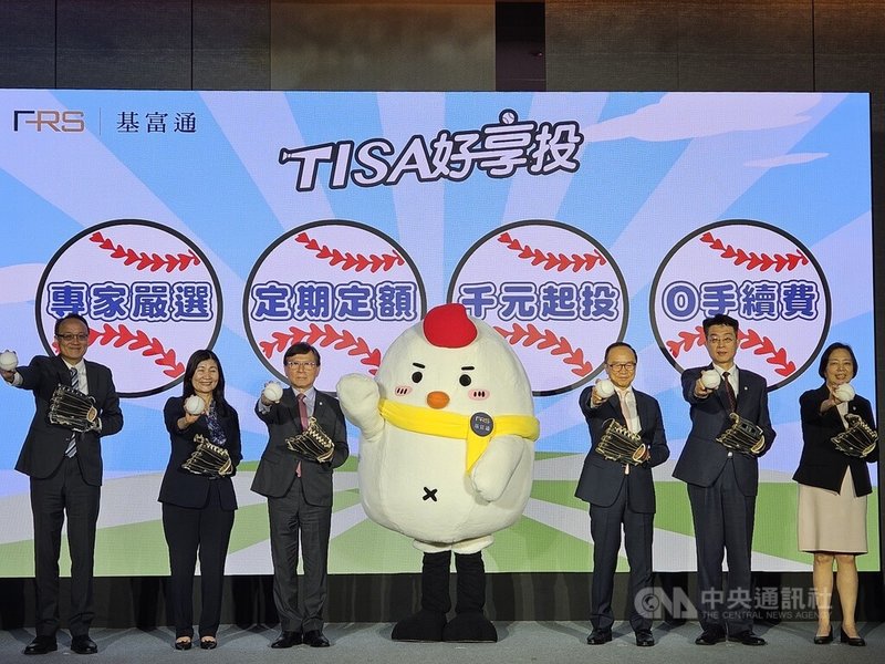 響應金管會推動TISA制度，基富通7月初推出「好享投」服務平台，集保結算所暨基富通證券董事長林丙輝（左3）22日表示，上線短短3週，已吸引近萬人加入。中央社記者曾仁凱攝 114年7月22日