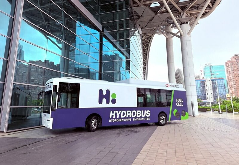 中興電工22日宣布攜手弘鉅汽車發表氫能燃料電池大客車,布局氫能交通與淨零轉型領域。(中興電提供)中央社記者鍾榮峰傳真 114年7月22日
