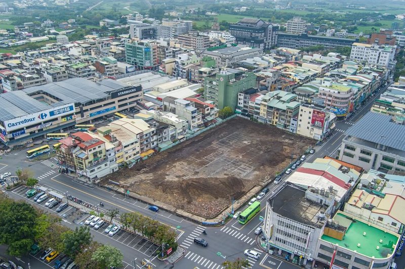 南投縣政府推動南投市轉運站新建營運移轉案，基地鄰近家樂福與南投縣政府（圖），屬南投市都市計畫區內車站用地，總面積6413平方公尺，結合交通、住宿、商場，打造3合1複合式商業服務中心（南投縣政府提供）中央社記者蕭博陽南投縣傳真　114年7月22日