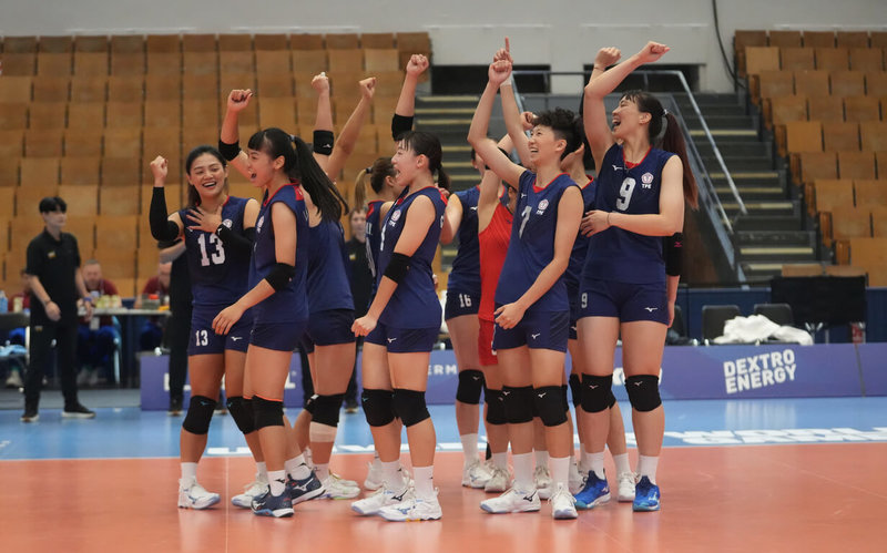 台灣女排22日在世大運5-8名排名賽面對中國上演精彩逆轉秀,接下來將和波蘭爭奪本屆第5名。(大專體總提供)中央社記者黎建忠傳真 114年7月22日