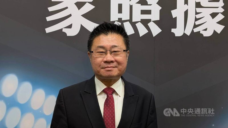衛福部次長呂建德22日出席記者會,並接受媒體聯訪表示,針對就業服務法第46條修法開放80歲以上免巴氏量表即可申請移工,衛福部與勞動部密切配合,透過雙次長會議共同協調因應措施。中央社記者曾以寧攝 114年7月22日