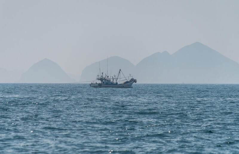 海洋與船隻示意圖。（圖取自Pixabay圖庫）