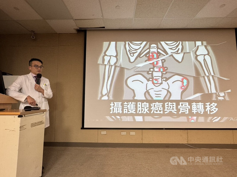 攝護腺癌是男性第3大癌症，三軍總醫院泌尿外科主治醫師楊明昕（圖）23日在「打造全台首創攝護腺癌骨轉移照護模式」記者會中指出，因初期沒有明顯症狀，有1/3患者確診時已發生遠端轉移，其中最常見骨轉移。中央社記者沈佩瑤攝　114年7月23日