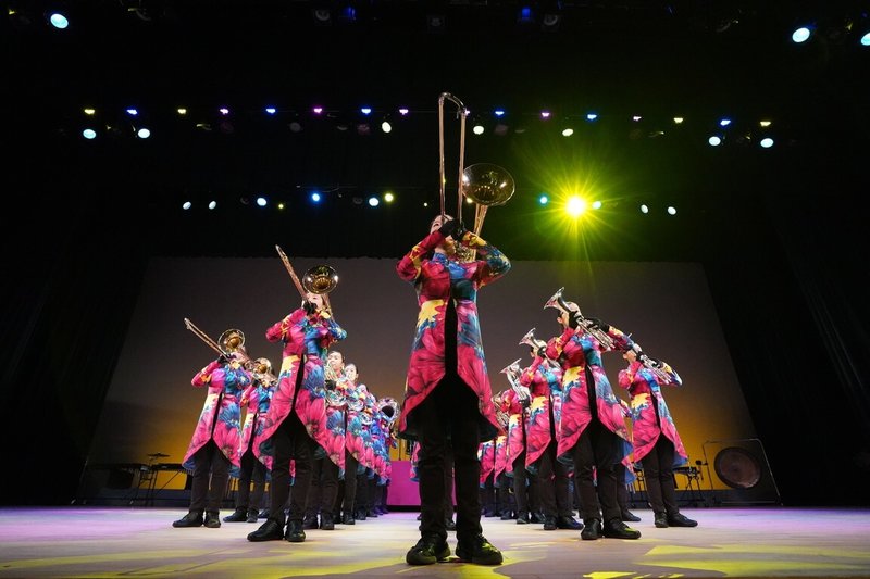 高雄市左營高中舞蹈班2025年暑假受邀至日本熊本縣玉名市藝術交流,此次也與專修大學熊本玉名高校吹奏樂部Ventures聯合演出。(左營高中提供)中央社記者林巧璉傳真 114年7月23日