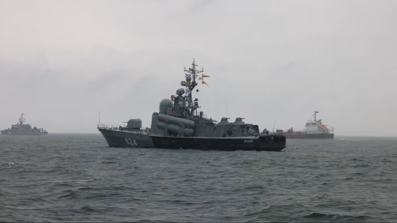 俄羅斯國防部23日發布軍艦參與大型海上演習情況。(俄國國防部/Handout via 路透社)