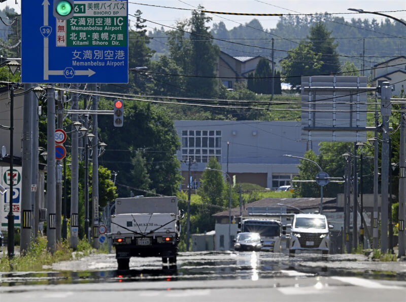 日本北海道23日氣溫飆升,數個城鎮高溫刷新紀錄。(共同社)